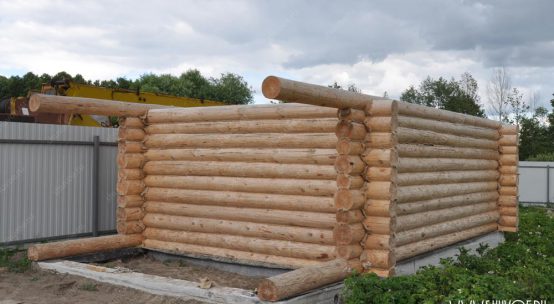 Установка сруба 5х7 под баньку в Абрамовке