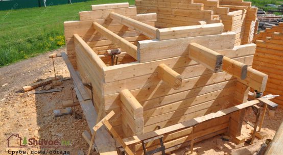 Сруб 5х8 из лафета с рублеными фронтонами