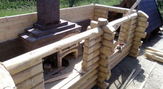 Беседка 3х7 в диком стиле: норвежка, post & beam, обсада из полубревен